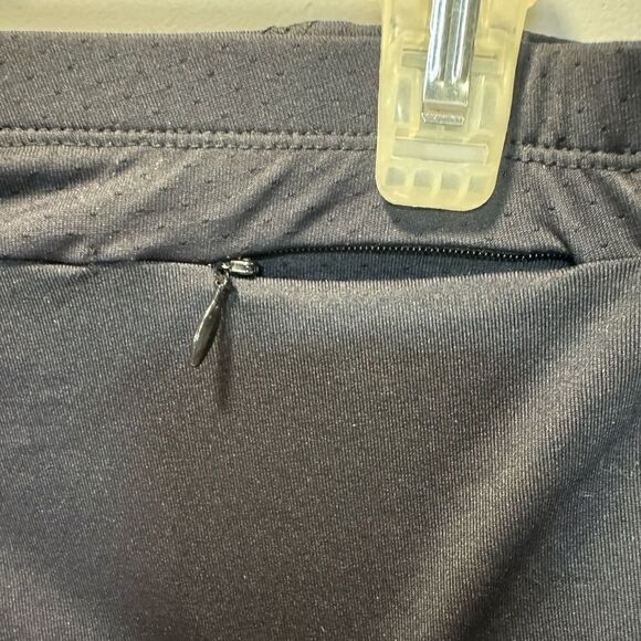 NWT woman’s Black compression/Capri athletic wear - Picture 13 of 15